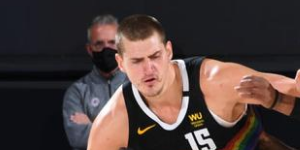 快船逆转比分 约基奇这把表现出色