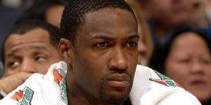 阿里纳斯枪支事件发生了什么？大将军持枪事件怎么回事？