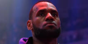 詹姆斯又一次三双 带领球队杀进总决赛