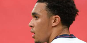 巴恩斯:阿诺德更适合右后卫 他很会传球