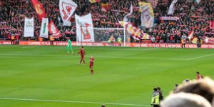 英国首相：理解球迷们 会全力支持回归球场