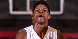 爱德华兹是几号？爱德华兹的球衣号码