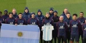 伊卡尔迪悼念马拉多纳时大笑 双方关系不合