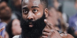 考辛斯亮相休城 准备迎来全新的开始