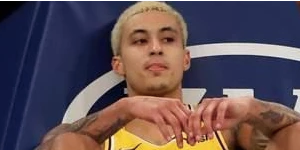 詹姆斯鼓励库兹马 新赛季他的进步最大