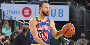 勇士vs雄鹿 勇士大败库里只得12分