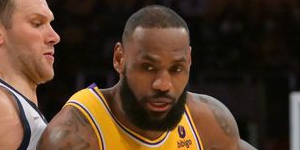 詹姆斯连续14场25+得分 为球队完成逆转