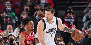 1月27日NBA常规赛独行侠VS开拓者 独行侠客场大胜