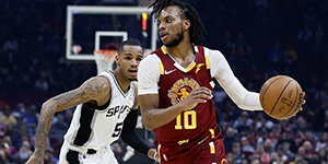 2月10日NBA常规赛骑士对马刺 骑士主场击退马刺