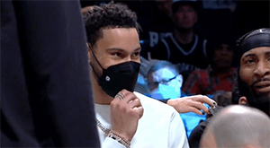 篮网两位新援迎来首秀，西蒙斯现身为球队加油