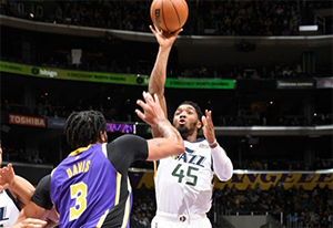 NBA常规赛湖人VS爵士 詹姆斯33+8+6终结3连败