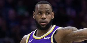 NBA詹姆斯用的什么篮球