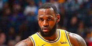 詹姆斯是不是超级巨星