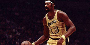 威尔特张伯伦退役了几件球衣