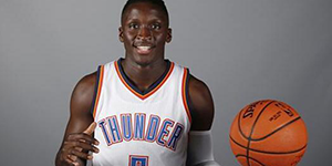 奥拉迪波驼背的原因是什么