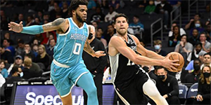 3月6日NBA常规赛马刺VS黄蜂战报  马刺队惨遭4连败