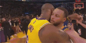 詹皇与库里拥抱致歉