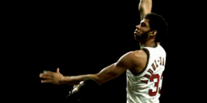 贾巴尔为什么戴眼镜