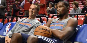 杜兰特右脚骨折是怎么回事