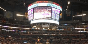 湖人为什么没有自己的球馆