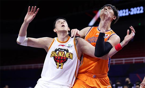 4月10日CBA季后赛八强赛深圳马可波罗vs上海久事比赛战报 王哲林25+14+4