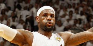 詹姆斯现在的年薪是多少