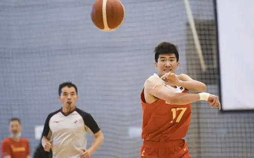 孙铭徽有签约球鞋吗