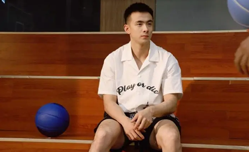 赵继伟什么时候开始打篮球