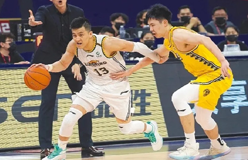 郭艾伦什么时候进的CBA