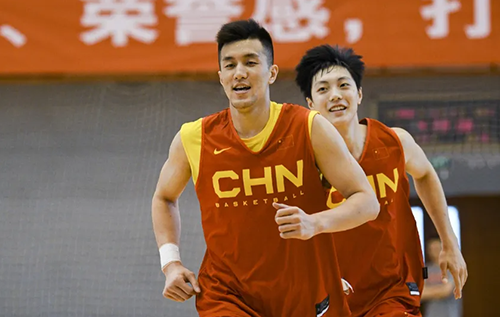 郭艾伦为什么叫郭大夫