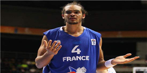 乔金诺阿投篮姿势