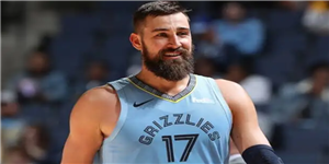 瓦兰丘纳斯个人资料