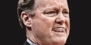 雄鹿的主教练是谁