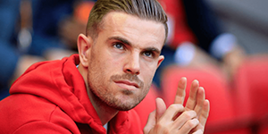 亨德森为什么能当队长