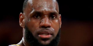 詹姆斯的年薪是多少