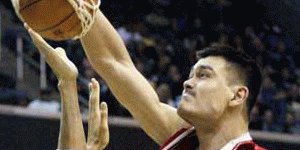 姚明的年薪多少钱