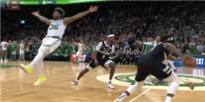 霍勒迪关键三分 极限反扑