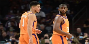 布克失误8次 远超队友