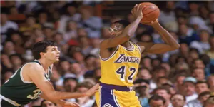 詹姆斯沃西为什么叫眼镜蛇