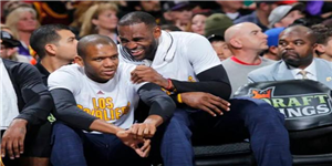 詹姆斯琼斯和詹姆斯的关系