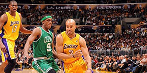 NBA三角进攻是什么意思