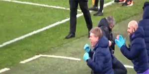 穆里尼奥滑跪是哪一场