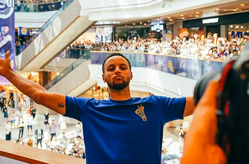 库里中国行吃火锅视频