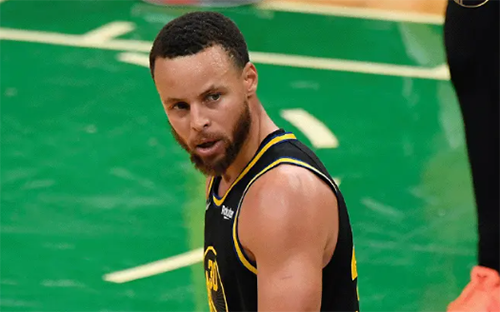 库里最多连续多少场命中三分