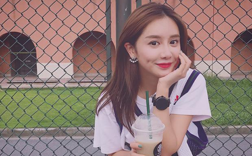 美娜掀起球衣是哪场比赛