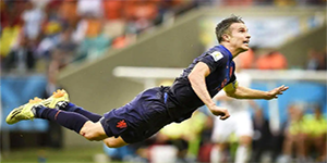 范佩西鱼跃冲顶为什么经典