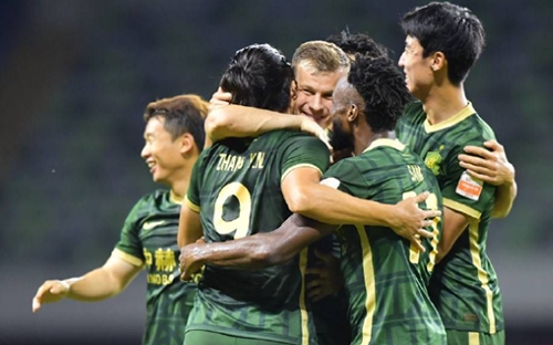 中超：6月17日梅州客家2比2北京国安战平 张玉宁梅开二度