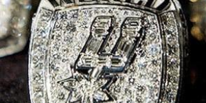 总冠军戒指是一人一个吗