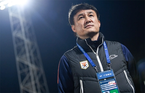 山东泰山的主教练是谁