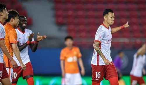 中超：6月25日武汉长江1比2不敌上海海港 恩迪亚耶倒钩建功